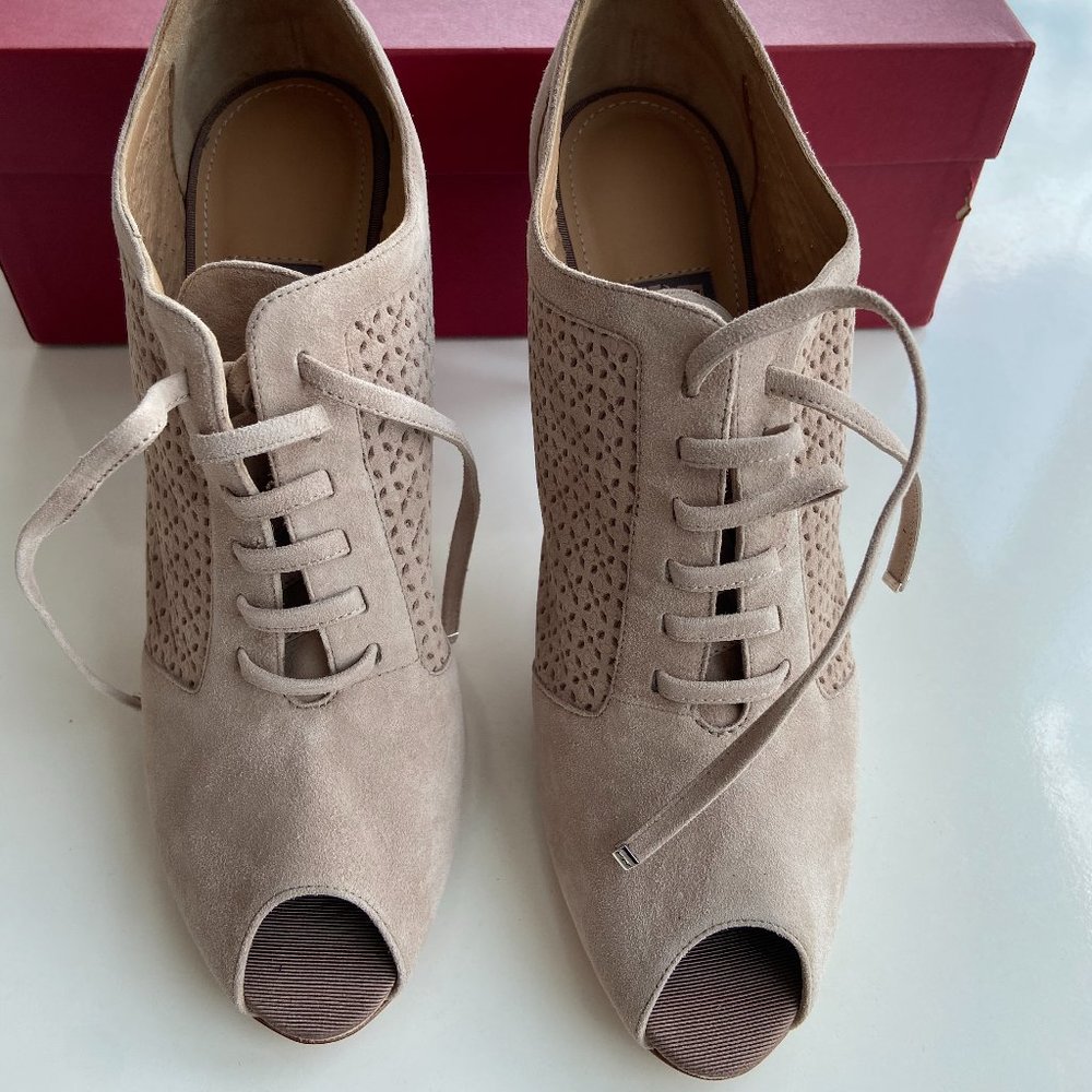 Salvatore Ferragamo Women's Paonessa Suede 9B
